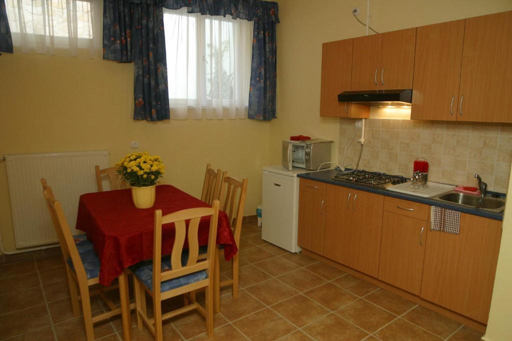 Afrodité Apartmanok Eger Exterior foto