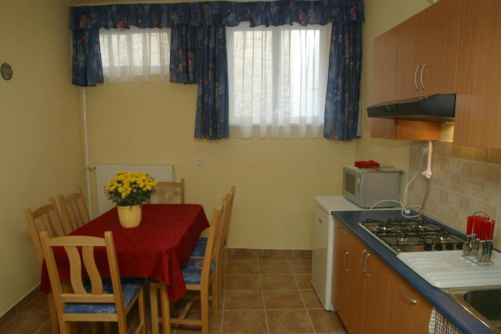 Afrodité Apartmanok Eger Habitación foto
